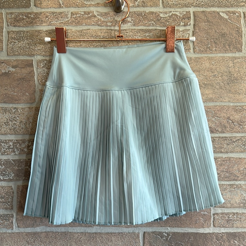 Gilly Hicks Active Pleated Skortie - Picture 3 of 9